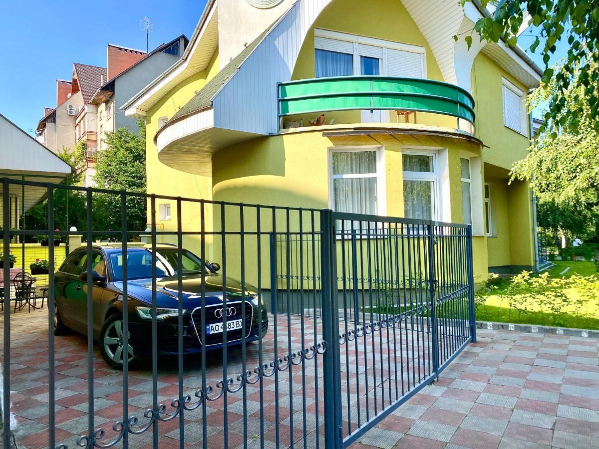 Appartamento Авіа Užhorod Esterno foto